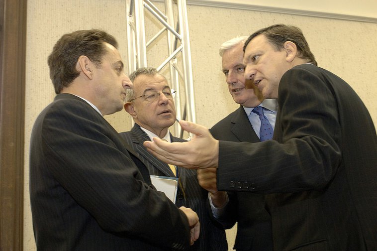 Michel Barnier (advisor) and Commission President José Manuel Barroso ( together right) had a plan in 2006, but it was not implemented.