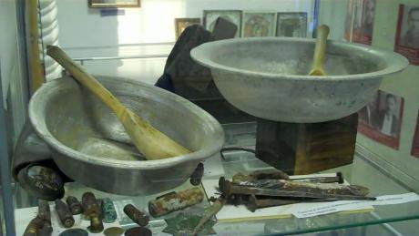 Steel bowls and wooden spoons in the Sukhanovskaya Prison Museum.